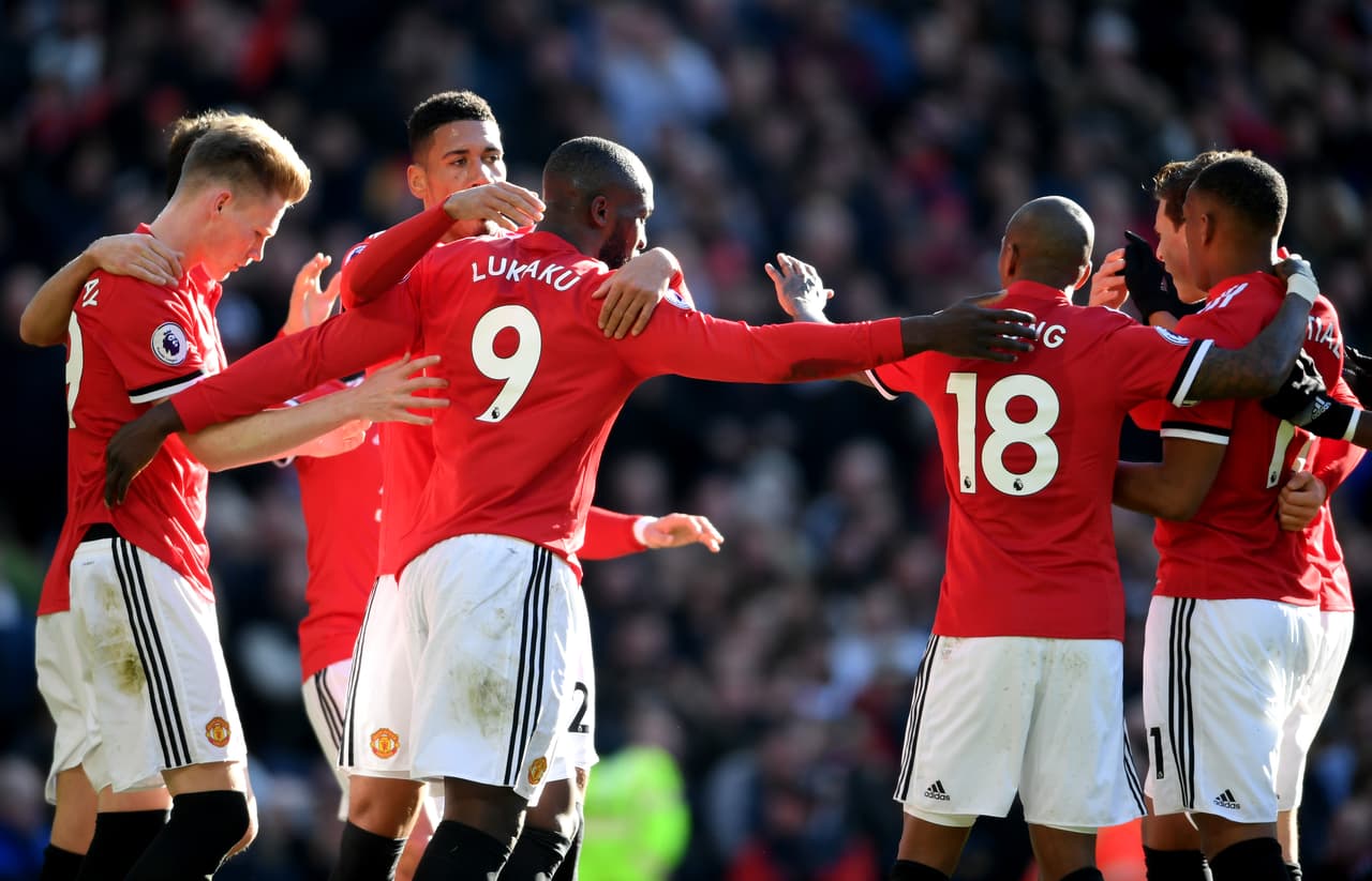 El resultado deja al Manchester United con 59 unidades, aún lejos del Manchester City y sus 72 unidades, pero conservando un importante segundo lugar general. Por el momento Chelsea sufre para mantener su quinto sitio con 53 unidades.
<br>