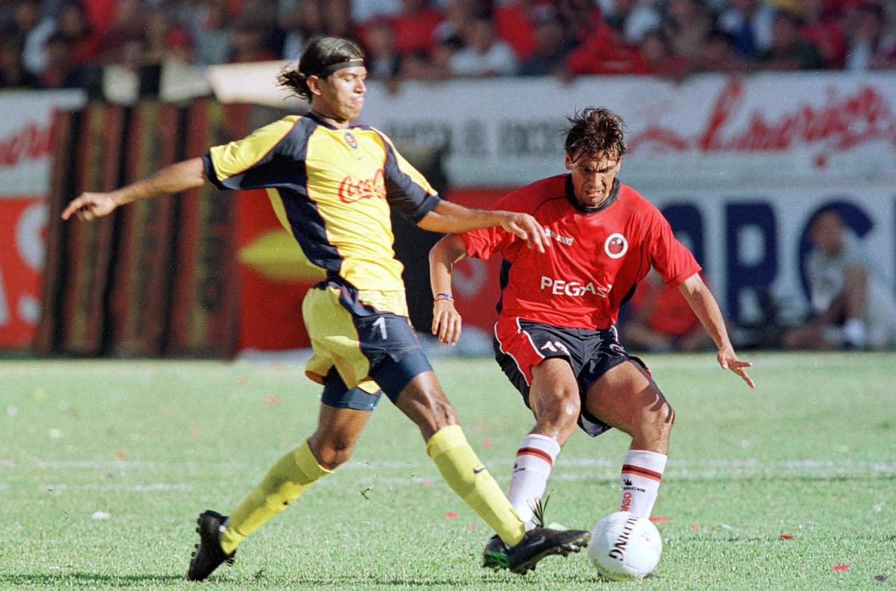 El 'Flaco', como era conocido, tenía capacidad de recuperación y ataque, lo que lo convirtió en un jugador polifuncional en el terreno de juego.