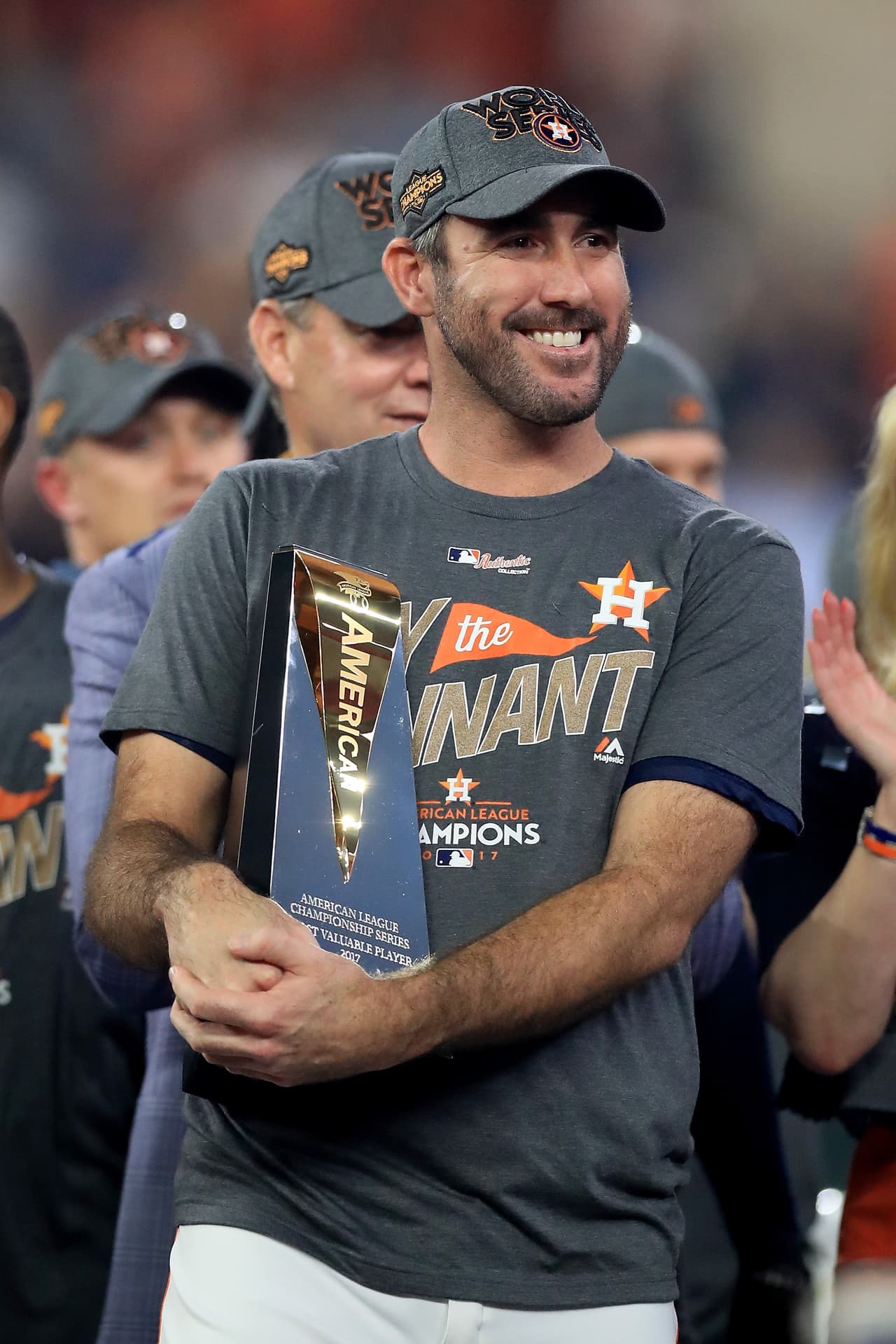 Justin Verlander, quien se integró al equipo en la parte final de la temporada regular, fue nombrado el MVP de la Serie de Campeonato.