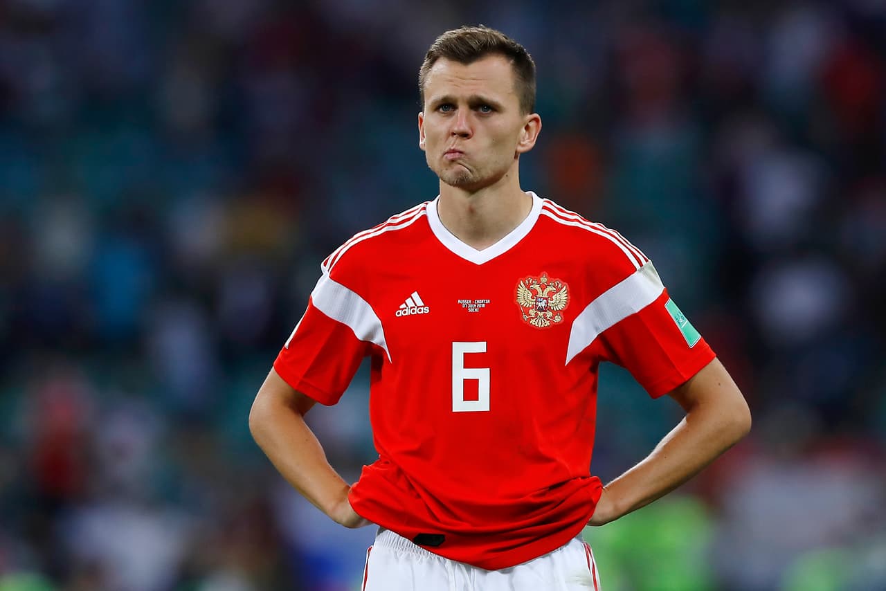 Denis Cheryshev se lamenta por la eliminación de Rusia en el pasado Mundial 2018.