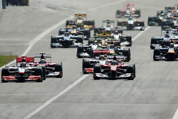 El Gran Premio de Italia en el circcuito de Monza arrancó con una mala salida para Fernando Alonso.
