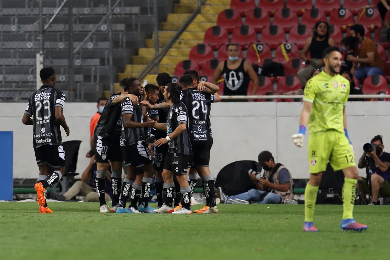 Con solitario gol de Roberto de la Rosa en los últimos minutos, Pachuca le pegó al campeón Atlas y de paso se metió como nuevo líder del Grita México Clausura 2022.