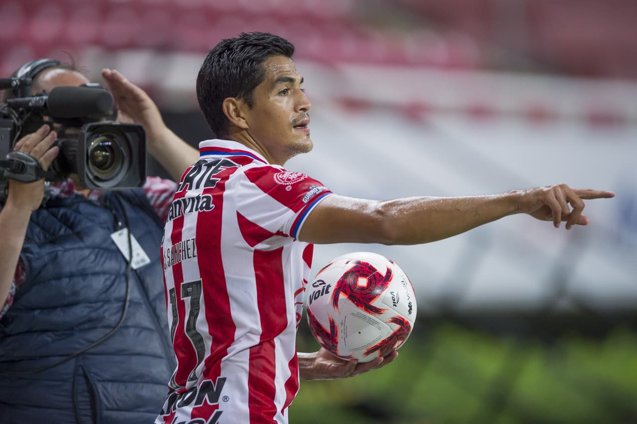 ‘Chapo’ Sánchez destacó lo complicado de constantes cambios en Chivas