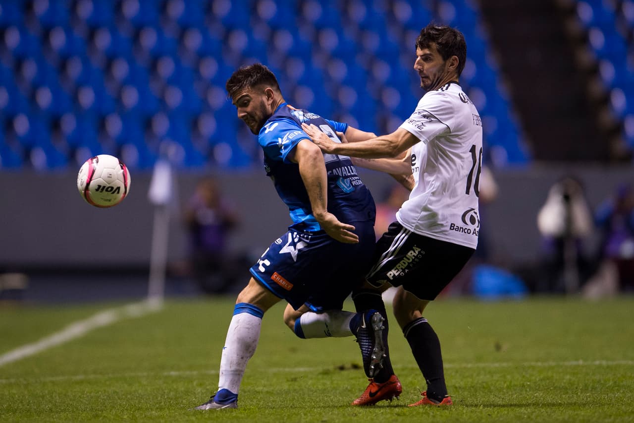 El empate de Puebla llegó al minuto 19 obra de Lucas Cavallini quien concretó un contragolpe con un disparo desde fuera del área.