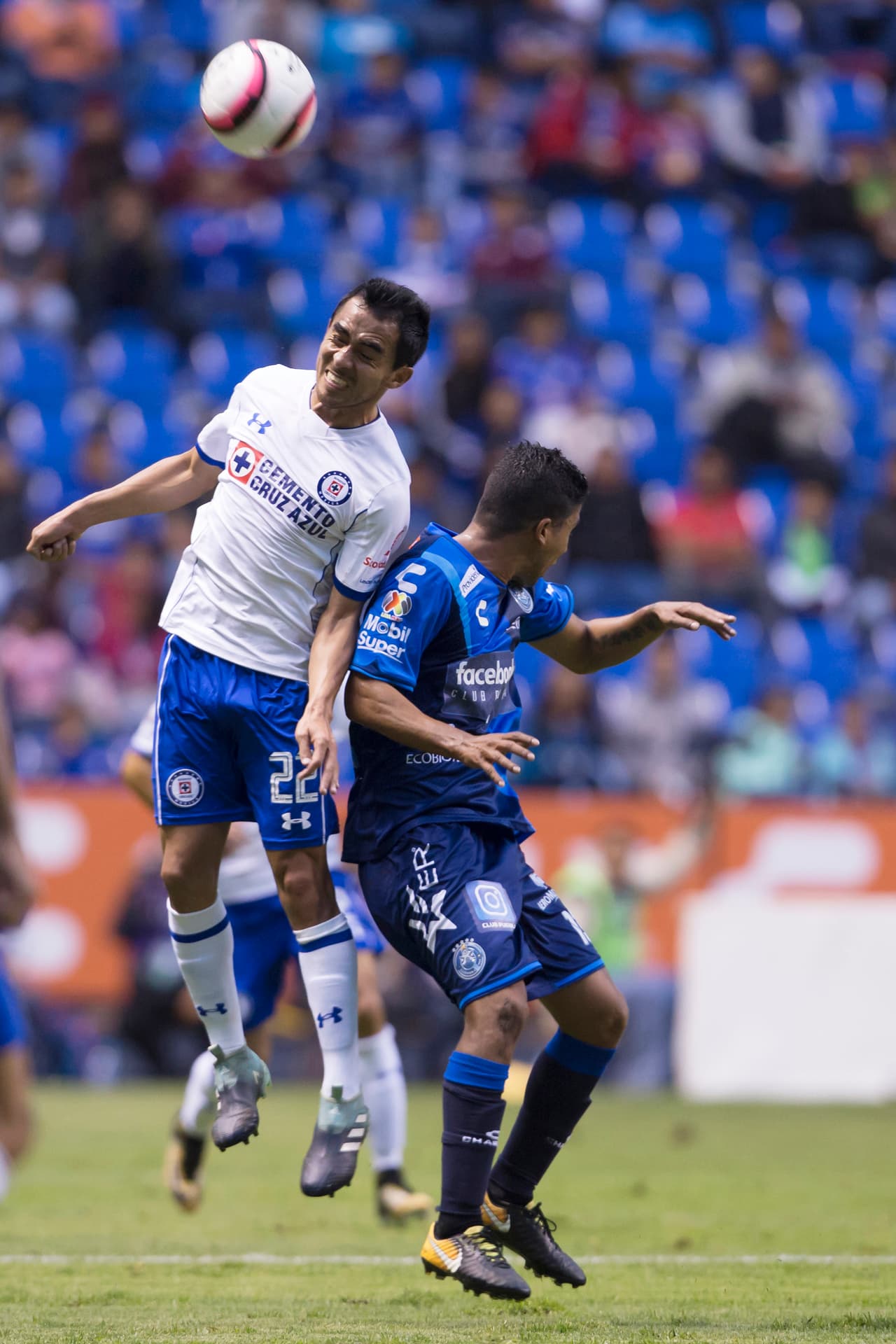 Flojo empate sin goles entre Puebla y Cruz Azul.