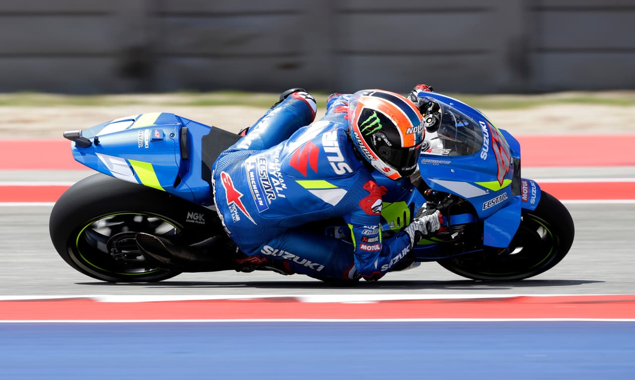 Alex Rins le ganó a Márquez en los últimos metros en Moto GP
