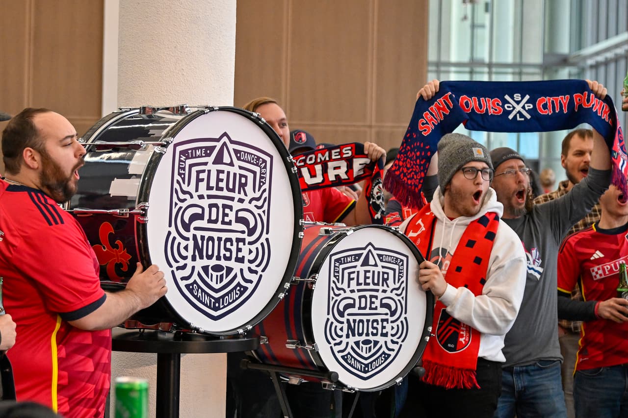 Aficionados de St. Louis CITY SC durante el Draft de Expansión del club.