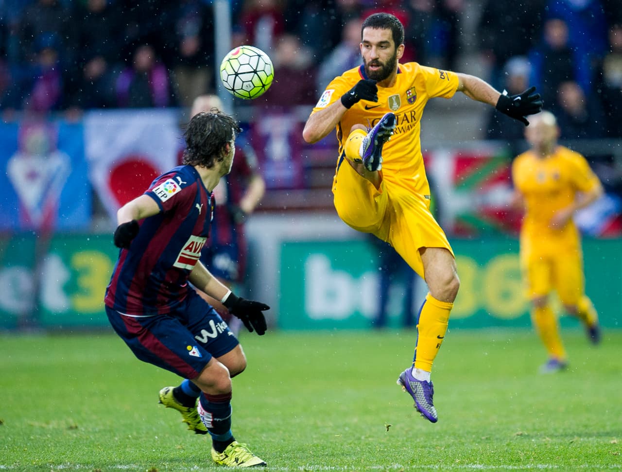 Tras el gol el partido se cerró por momentos pero sin que el Eibar emparejara las llegadas. Arda Turam fue de los elementos que tuvo una actuación discreta pero muy cumplidora.