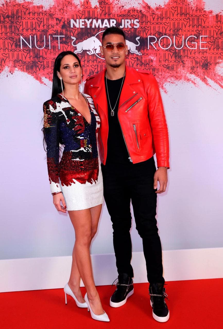 El otro portero del PSG Alphonse Areola acompañado de su pareja en este evento.