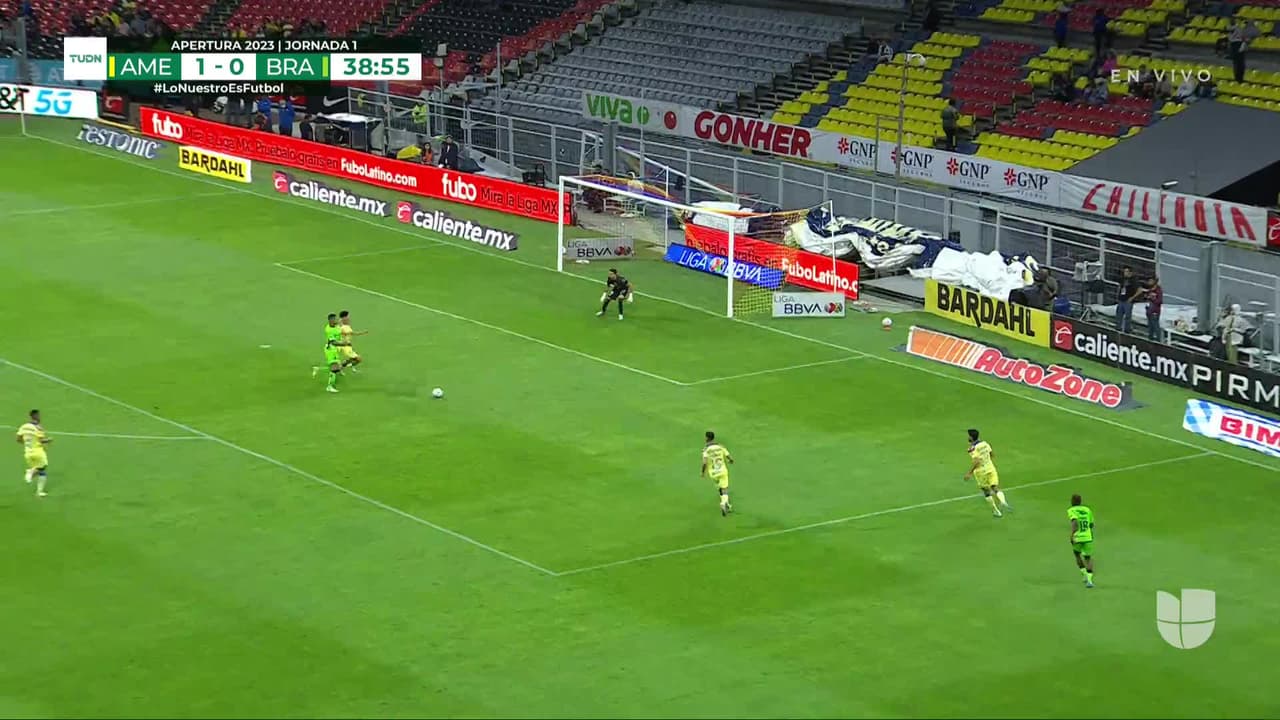 ¡TIRO ATAJADO! disparo por Sebastián Saucedo.