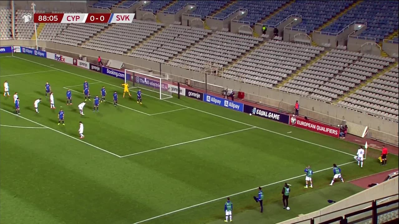 ¡TIRO ATAJADO! disparo por Ioannis Pittas.