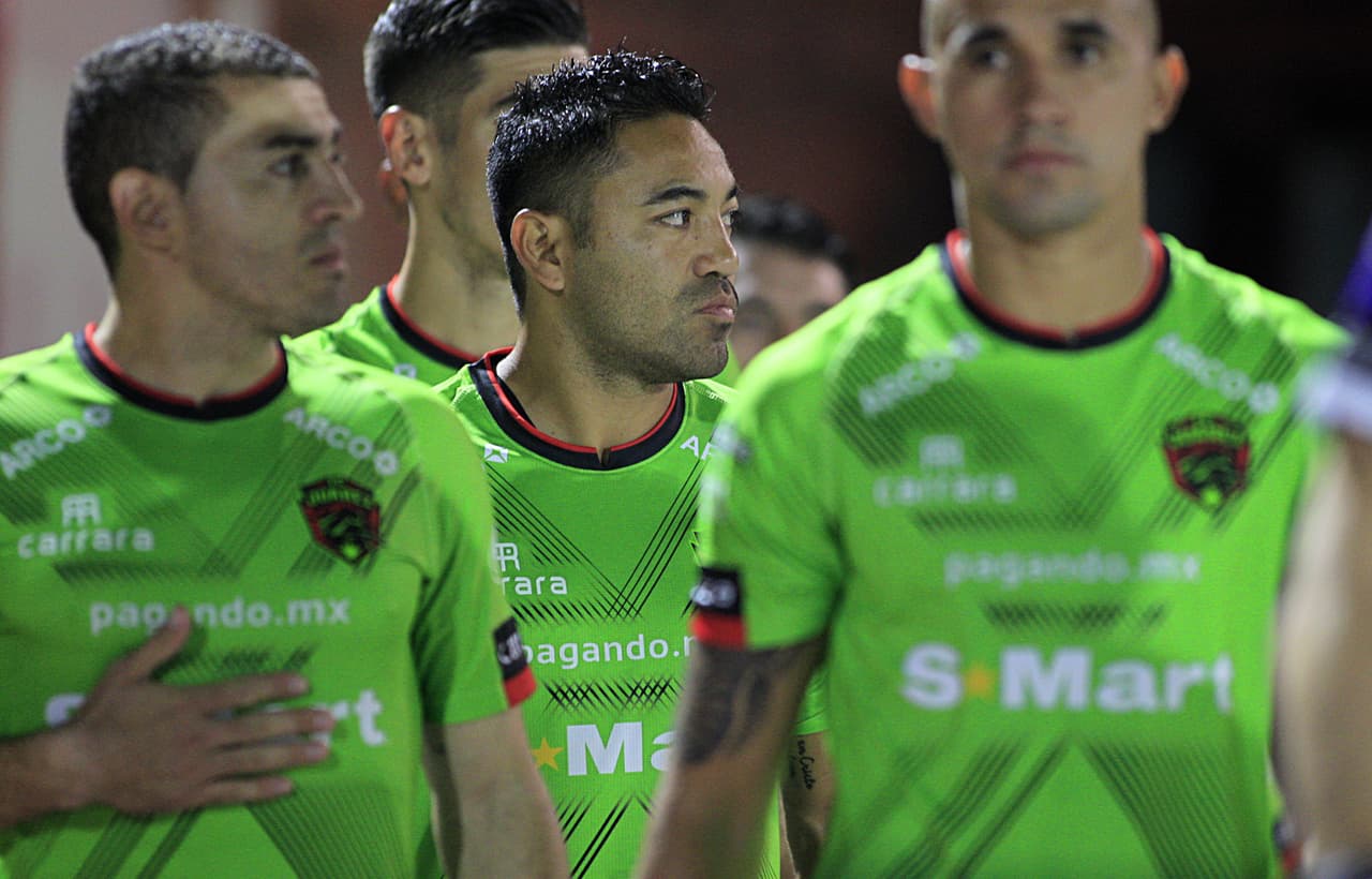 Marco Fabían a lo lejos