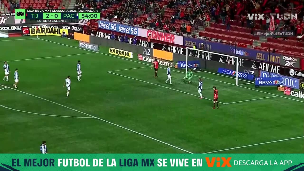 ¡Escopetazo de Gilberto Mora! Carlos Moreno atento y desvía a tiro de esquina