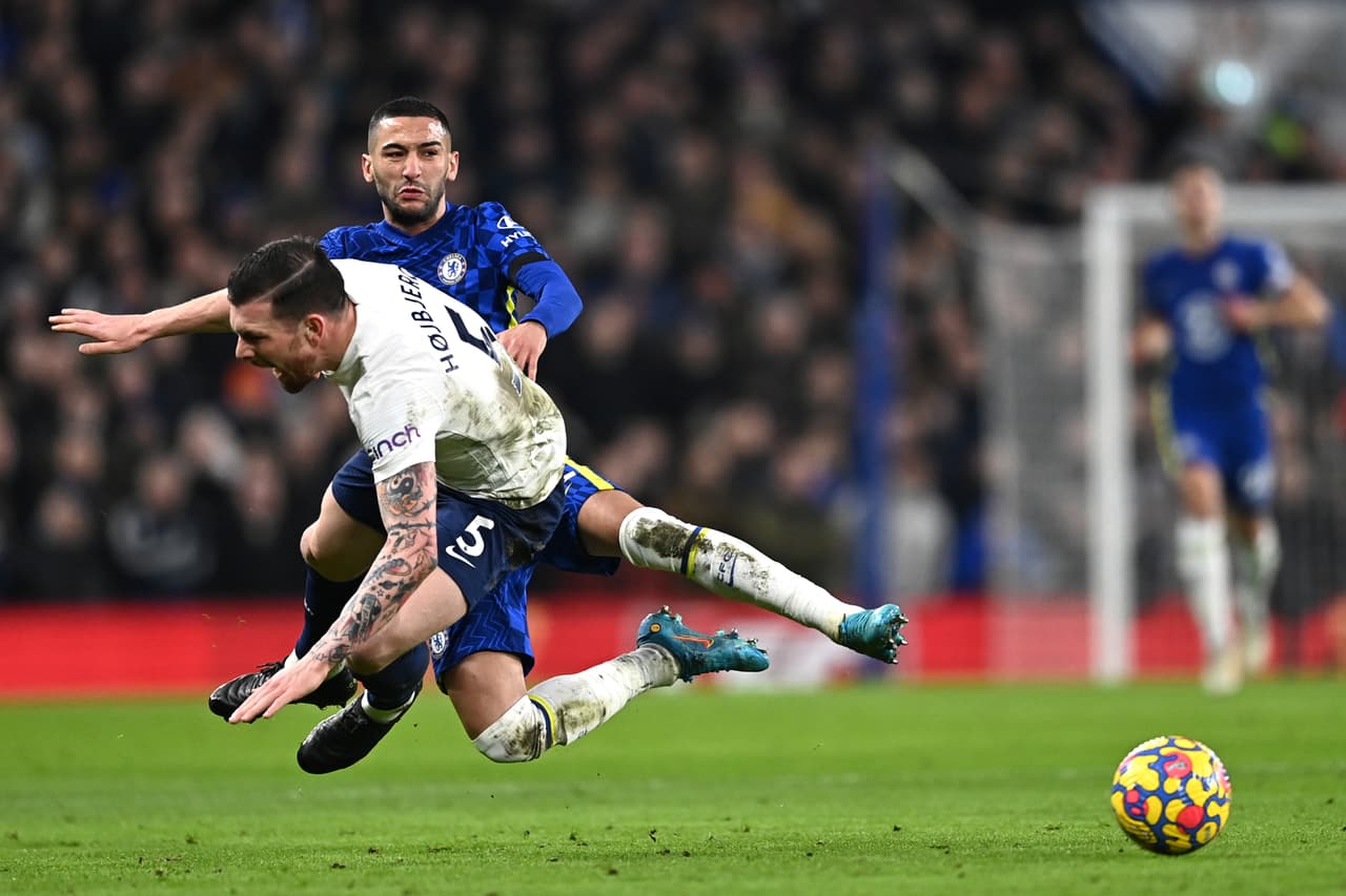Los Blues se impusieron sobre el Tottenham en Stamford Bridge con las anotaciones de Hakim Ziyech y Thiago Silva.
