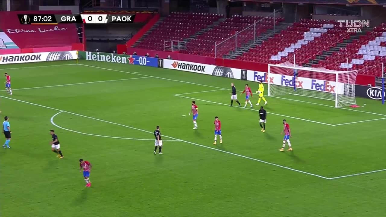 ¡TIRO ATAJADO! disparo por Andrija Zivkovic.