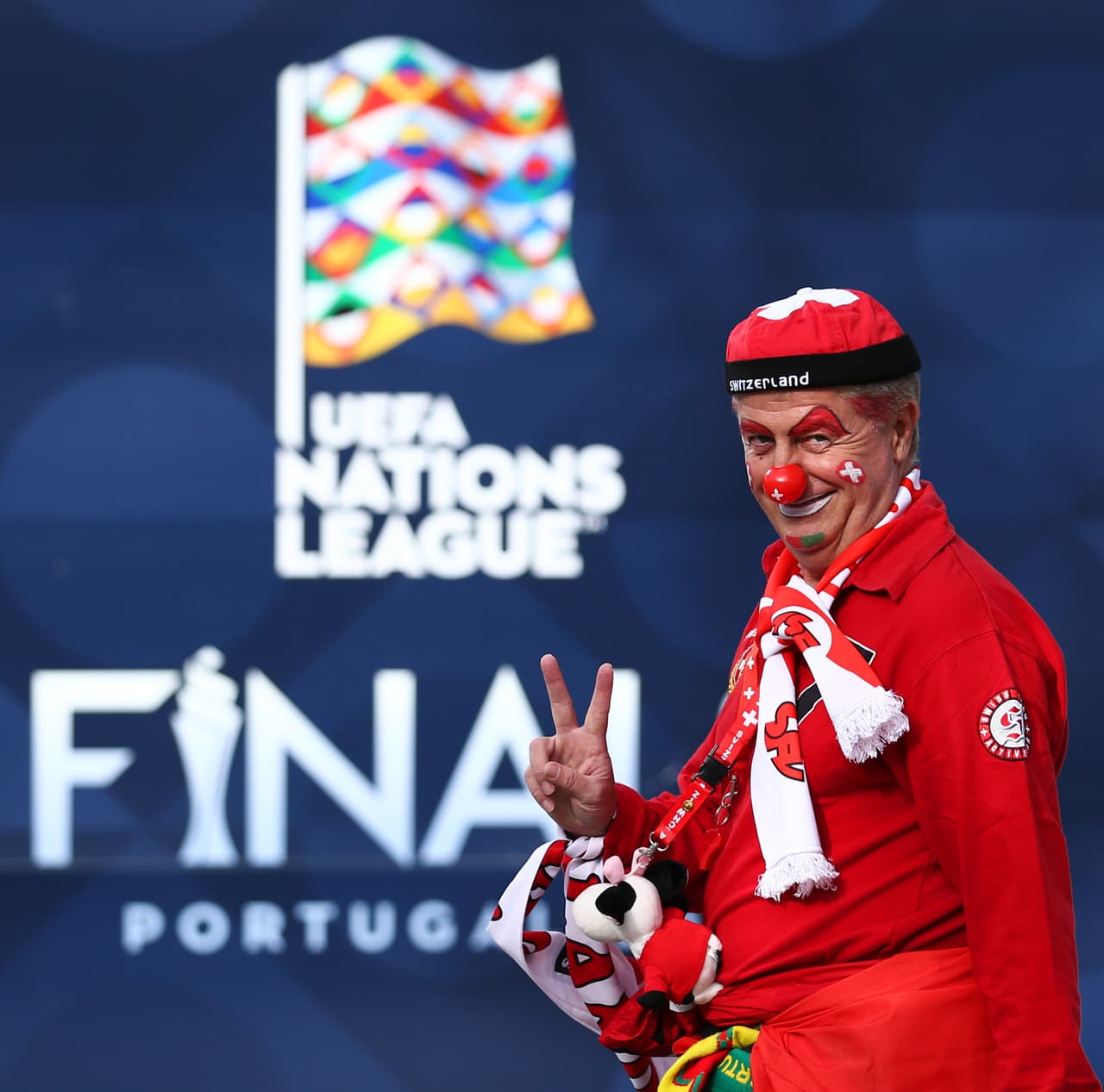 Porto recibió este jueves el primer partido de las Semifinales de la nueva UEFA Nations League entre Portugal, local, y Suiza. El Estadio Do Dragao fue el escenario para este compromiso al cual llegaron miles de aficionados lusos y suizos con la ilusión de dar un primer paso a la Final.