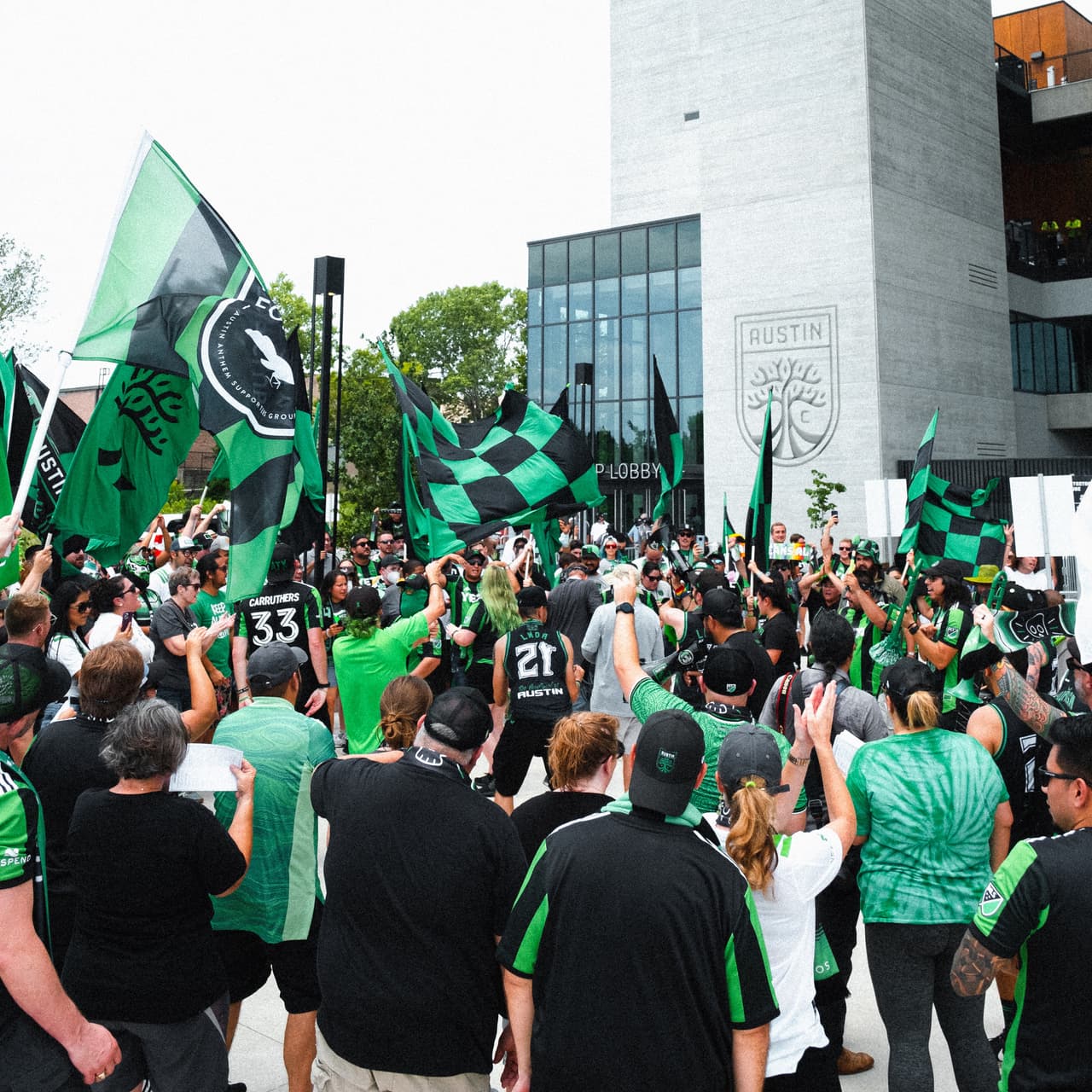 El pasado fin de semana algunos aficionados del equipo pudieron entrar al Q2 Stadium para presenciar a través de las pantallas electrónicas el encuentro como visitante entre Austin FC y Sporting Kansas City.