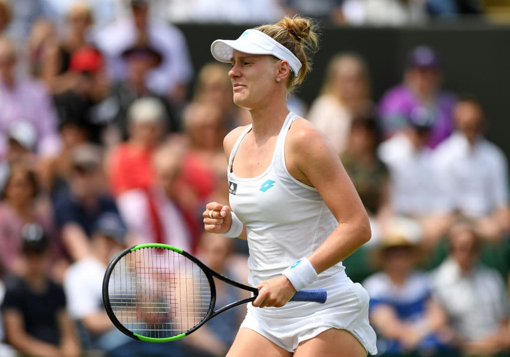 La estadounidense Alison Riske eliminó a la primera preclasificada, la australiana Ash Barty en tres sets, con parciales de 3-6, 6-2 y 6-3. Riske avanzó a Cuartos de Final, donde se topará con su compatriota Serena Williams.