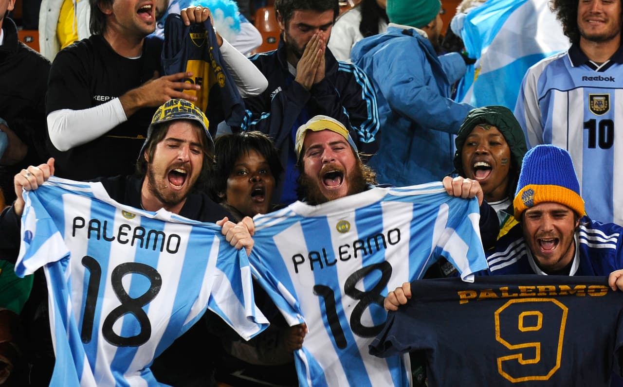 Los aficionados en Polokwane pedían a gritos el ingreso de Palermo y Maradona terminó por complacerlos a 10 minutos del final.