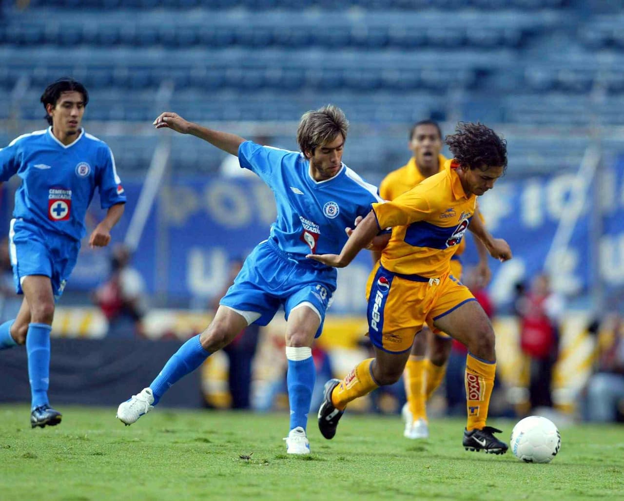 En el Apertura 2003, Cruz Azul y Tigres se encontraron en una liguilla, ahora en la ronda de Cuartos de Final.
<br>