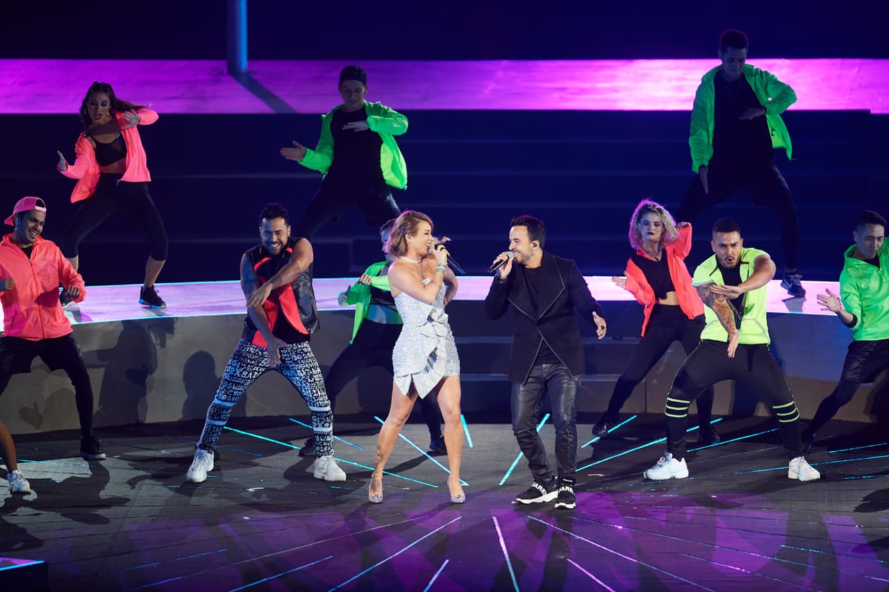 Con la presentación de Luis Fonsi a quien le acompaño Leslie Shaw durante una canción se da el cierre de la ceremonia inaugural de Lima 2019. Una verdadera fiesta.