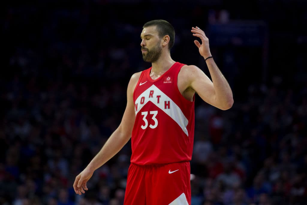 <b>10) Marc Gasol</b>. El poste español de los Toronto Raptors llegó al equipo tras el límite de canjes y luego de toda una carrera con los Memphis Grizzlies. Sinceramente no ha logrado adaptarse aún al entorno y sus números lo demuestran con menos de 10 puntos por partido en promedio, pero es un jugador que ha sido elegido al All Star Game.
