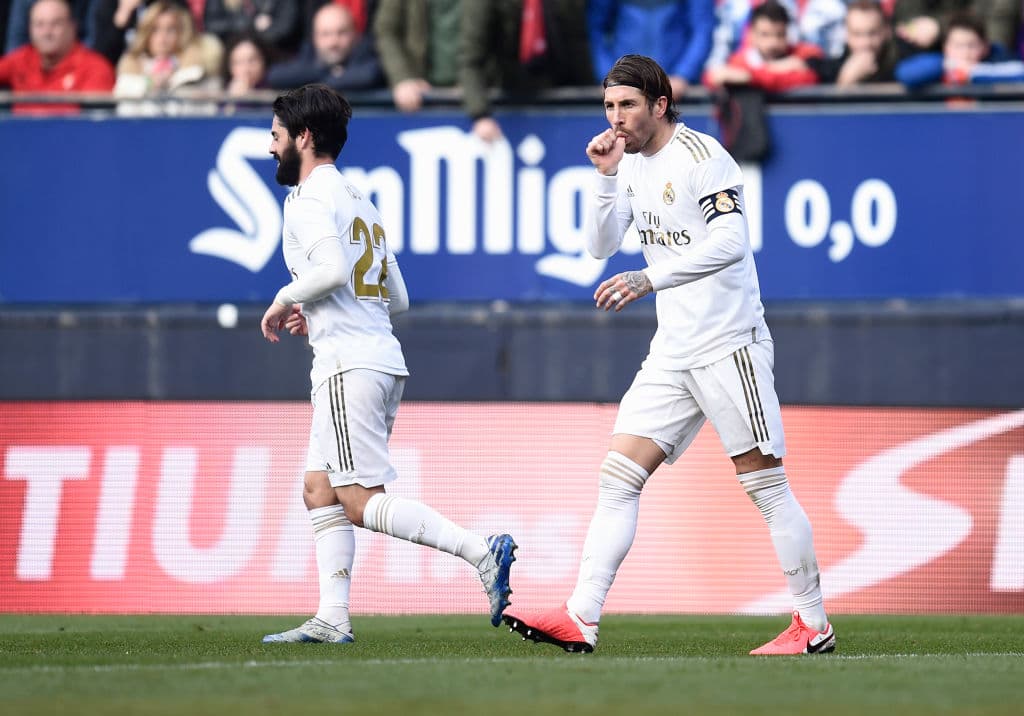 Isco, Sergio Ramos, Lucas Vázques y Jovic dieron la victoria al Real Madrid sobre el Osasuna 4-1. Un acto que llamó la atención fueron las carteras que los fanáticos del Osasuna aventaron al campo como protesta hacia la directiva del club.