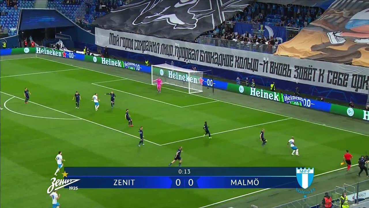 Arranca el partido y la pelota está en juego.