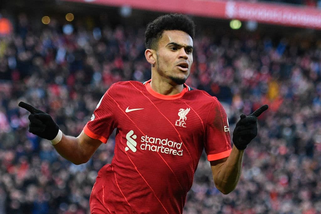 Luis Díaz llegó al Liverpool en enero de 2022, acumulando 148 partidos, 41 goles y 23 asistencias. Contribuyó al segundo título de Premier League del equipo en la era moderna bajo Arne Slot. Entre sus logros destacan la Copa de la Liga (2021/22, 2023/24), FA Cup (2021/22), Community Shield (2022) y Premier League (2024/25).