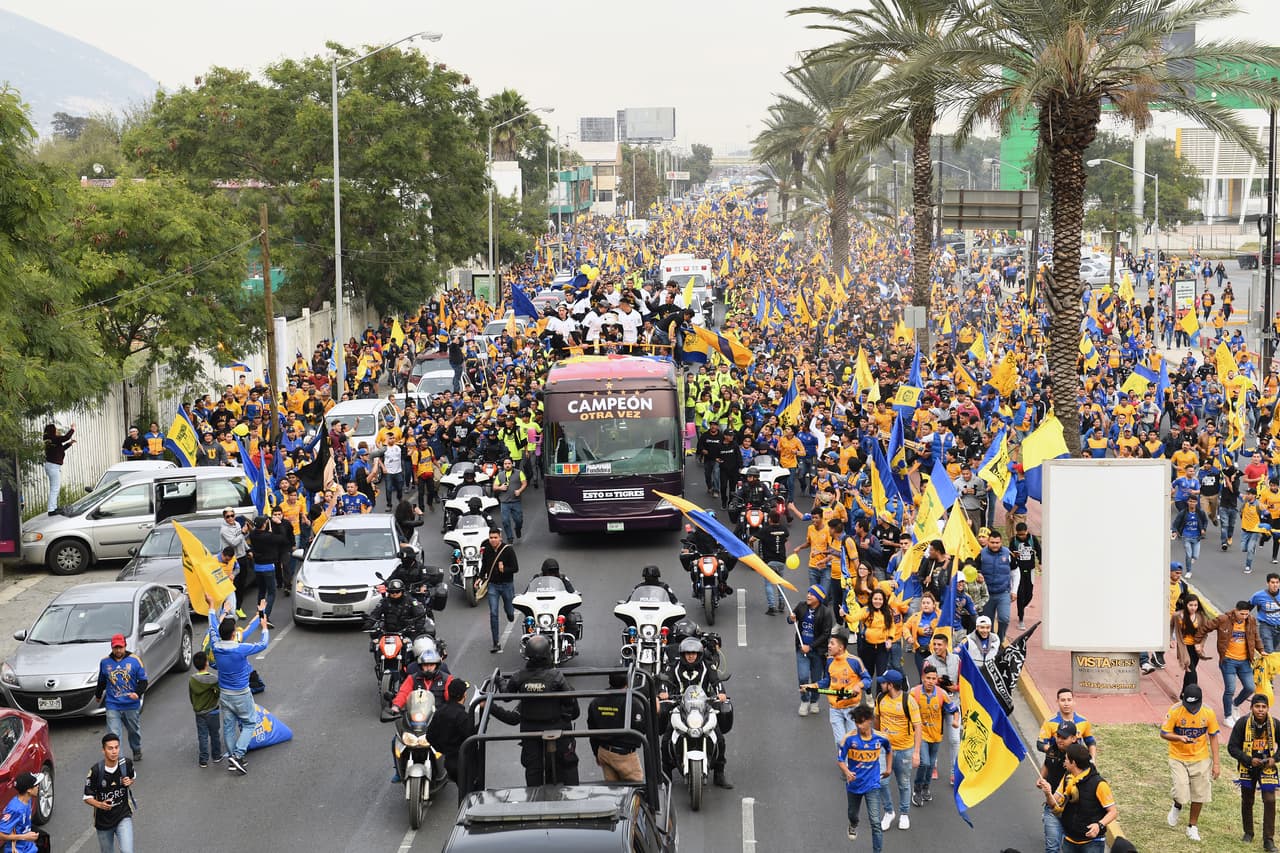 Tigres desfiló por las calles de Monterrey como campeón del Apertura 2017.