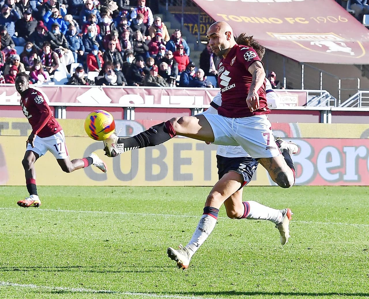 Torino se impone a Bologna 2 a 1 con goles del paraguayo Antonio Sanabria y autogol de Adama Soumaoro en la fecha 17 de la Serie A.