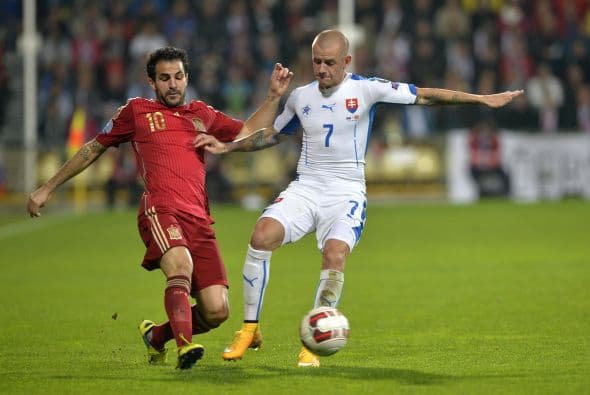 Eslovaquia no bajó los brazos y en un descuido de la defensa española conseguiría el gol de la diferencia a su favor.