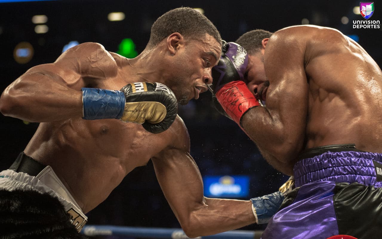 Errol Spence Jr. venció sin dificultades a Lamont Peterson y se mantiene invicto como campeón de peso welter del FIB. La diferencia fue mucha entre ambos pugilistas, incluso en el quinto asalto Peterson cayó a la lona, pero fue hasta el octavo round su entrenador ya no lo dejó salir a combatir.