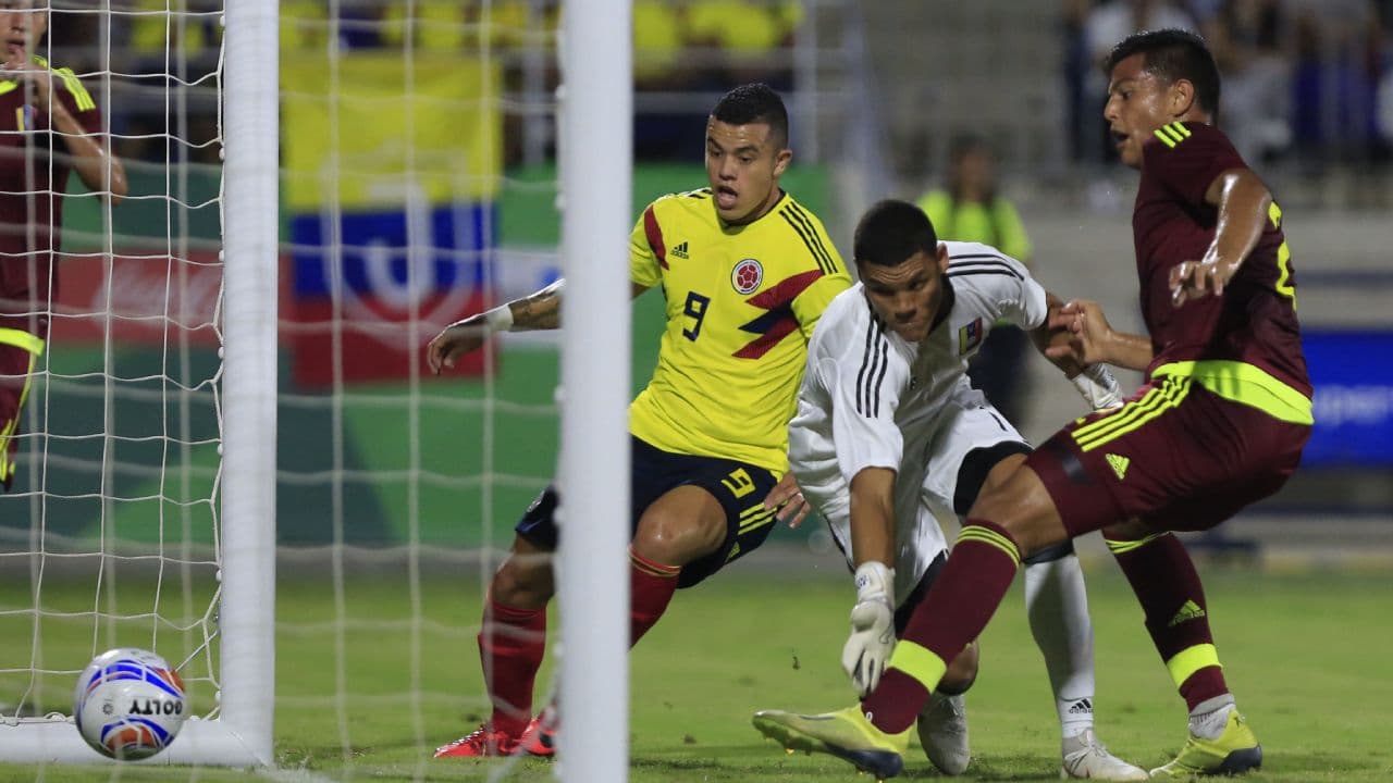 Colombia se fue al frente temprano gracias a un autogol venezolano.