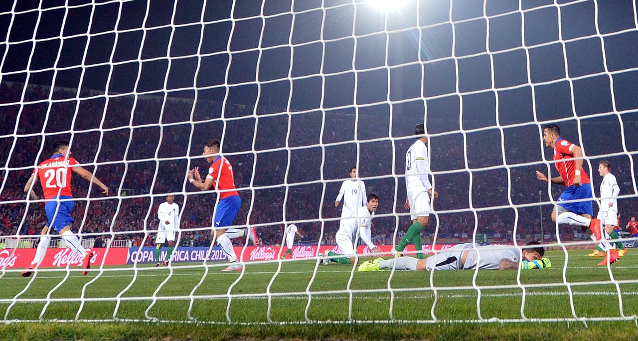 El último partido entre Chile y Bolivia se dio precisamente en la Copa América realizada el año pasado en el país austral. Los locales vencieron 5-0 a sus rivales con anotaciones de Charles Aranguiz, en dos ocasiones, Alexis Sánchez, Gary Medel y un autogol de Ronald Raldes.