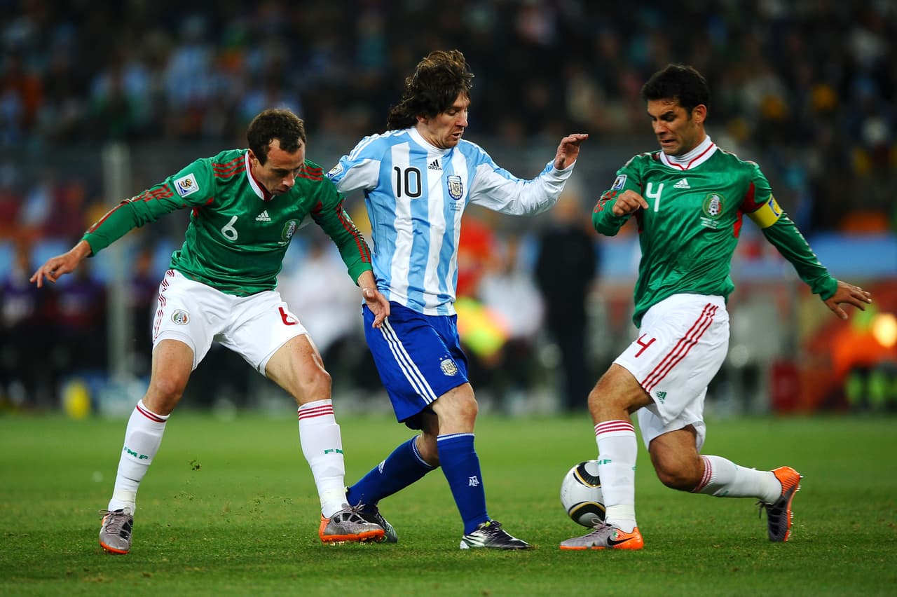 Los octavos de final volvieron a cruzar a México contra Argentina, que con un Lionel Messi en su mejor momento se impuso 3-1 contra la defensa de 'Rafa'.