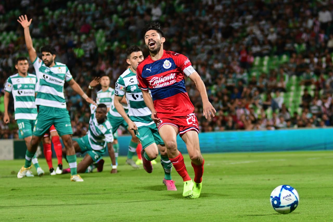 Oribe Peralta. Amado por muchos mexicanos gracias a su gran actuación los Juegos Olímpicos de Londres 2012, pero odiado por toda la afición azulcrema luego de irse a las filas del archienemigo las Chivas de Guadalajara.