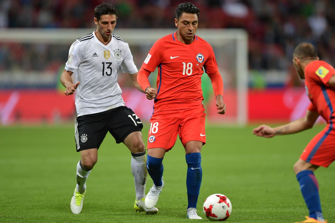 Para la segunda mitad el juego se equilibró un poco más y ambos equipos generaron opciones de gol.