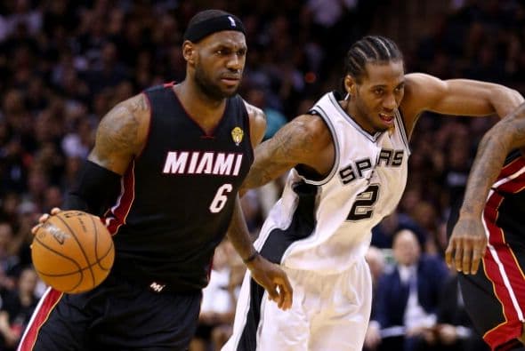 Todo o nada. Dispuestos a dejar la vida en la cancha San Antonio fue por su quinto campeonato mientras Miami buscaba salir de la mala racha 3-1 pese a que ningún equipo en la historia lo había logrado en una final. San Antonio apaleó a Miami.          