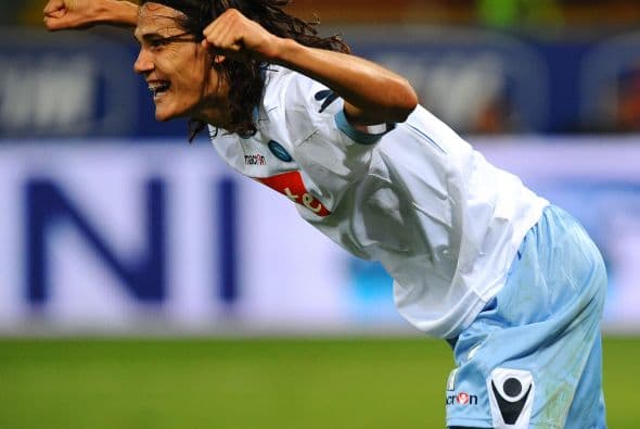 Y eso no fue todo, tres minutos después el uruguayo Edinson Cavani logró el tanto del triunfo por 2-1.