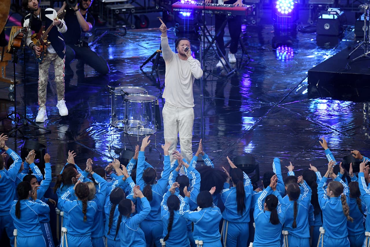 La banda estadounidense Imagine Dragons fue la encargada de prender la fiesta en el Metropolitano con sus populares temas como Thunder, Believer, On Top of The World, entre otros. Luces, fuegos, tambores y coreografías fueron algunos de los ingredientes especiales de su presentación.