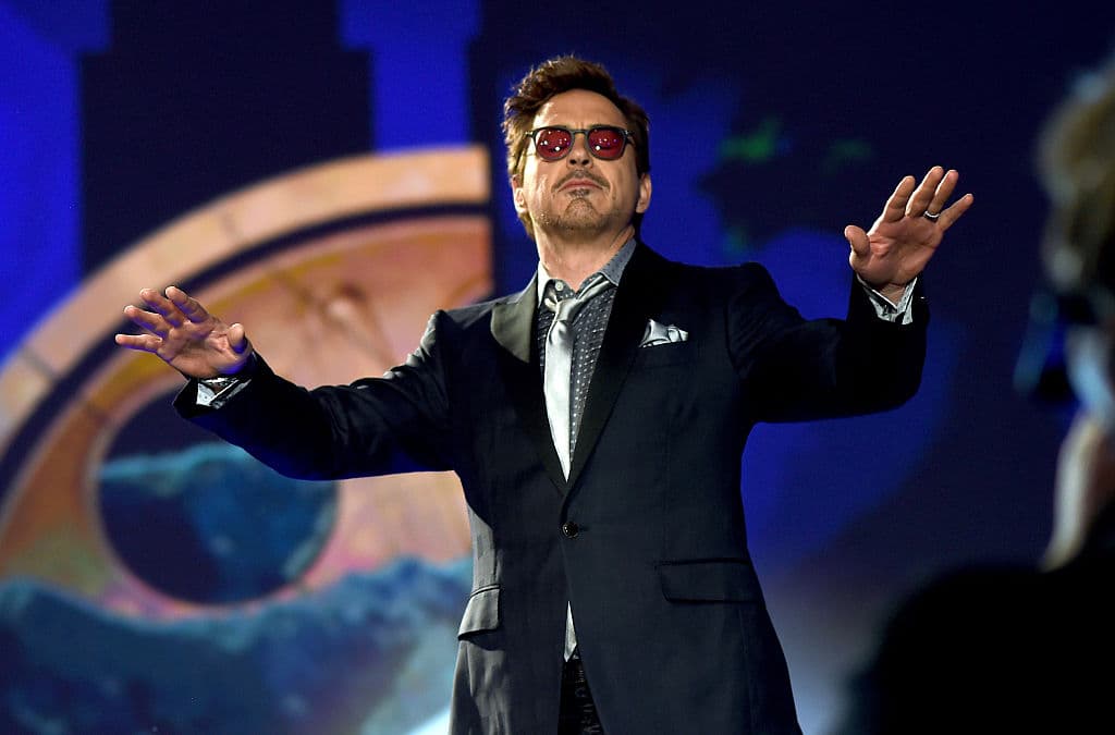 Según Netflix, “Sweet Tooth, basado en el querido DC Comic y producido por Susan Downey y Robert Downey Jr., es un cuento de hadas pos apocalíptico sobre un híbrido niño-ciervo y un solitario errante que se embarca en una aventura extraordinaria”.
<br>