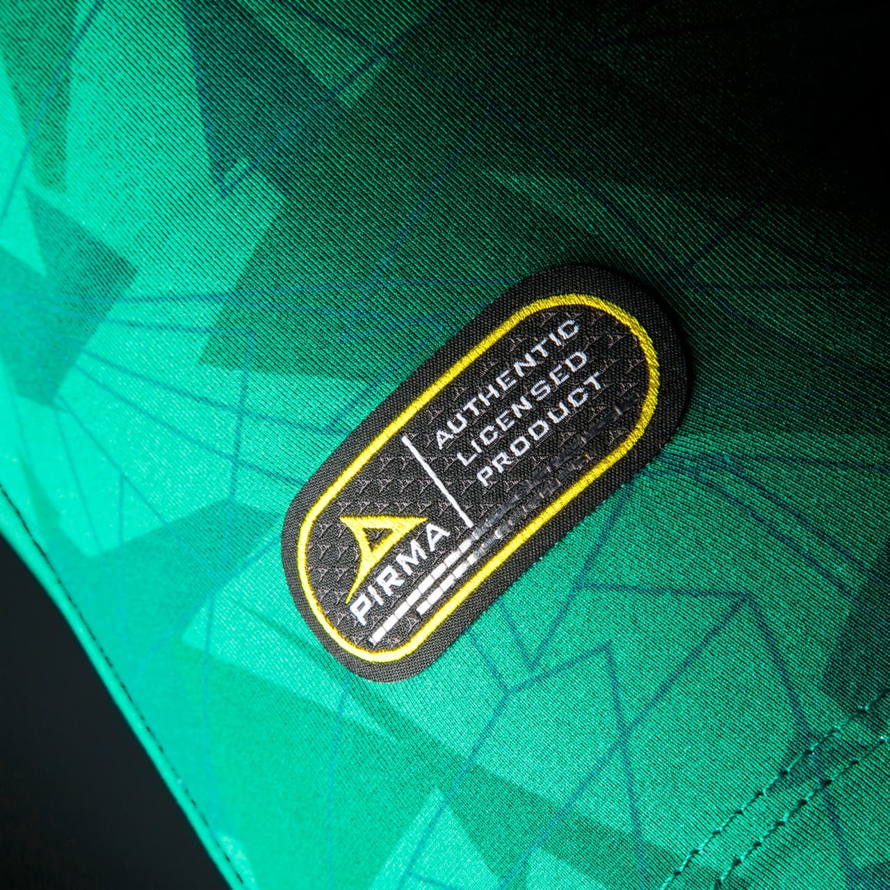 La Fiera anunció sus nuevos jerseys con los que afrontará la nueva temporada del fútbol mexicano. La playera principal cuenta con un diseño de león en el pecho y la alternativa con detalles amarillos y blancos. El Club León vestirá de gala en cada jornada.