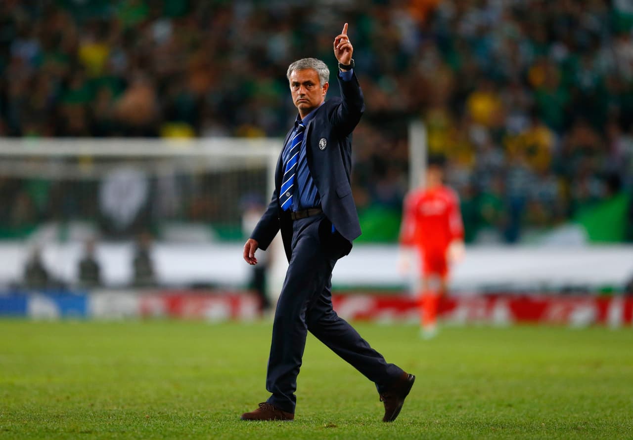 "He estudiado italiano cinco horas al día durante varios meses para asegurarme que podría comunicarme con los jugadores, la prensa y los aficionados. Ranieri ha estado cinco años en Inglaterra y todavía lucha para decir buenos días o buenas tardes. Ha ganado una Supercopa, una competición menor. Nunca ha ganado una competición importante. Quizá necesita cambiar su mentalidad, pero es demasiado viejo para hacerlo"