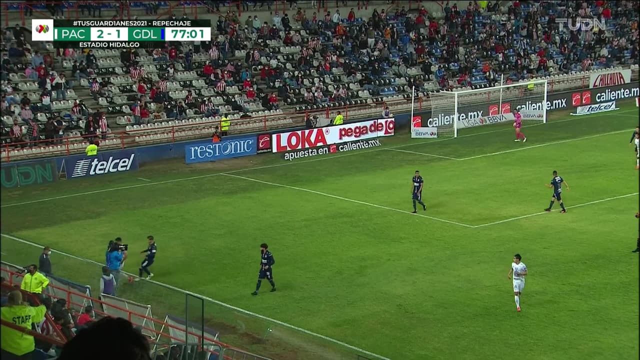 ¡TIRO ATAJADO! disparo por Romario Ibarra.