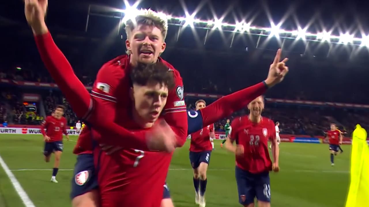 ¡Gol de Chequia! Ladislav Krejčí marca el 2-1 sobre Dinamarca