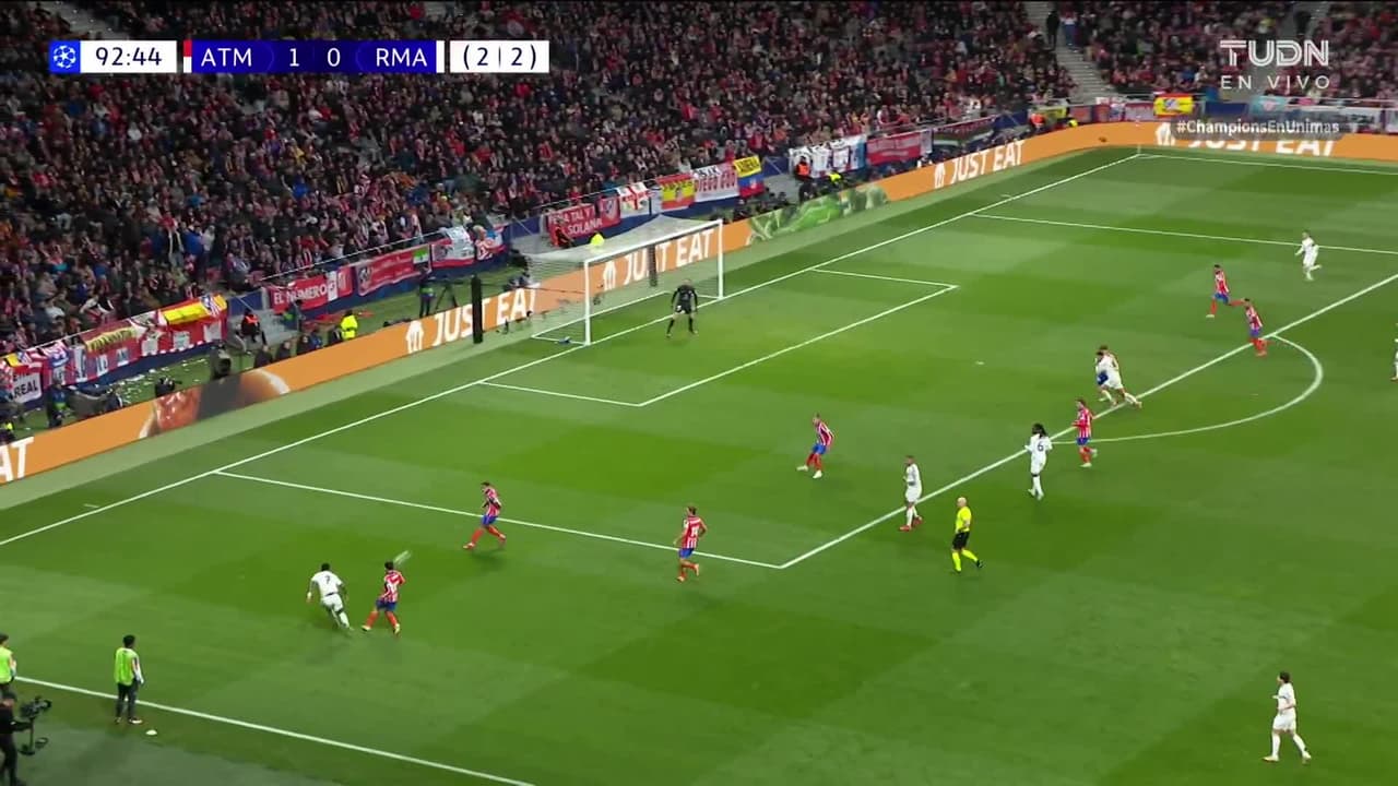 ¡TIRO ATAJADO! disparo por Brahim Díaz.