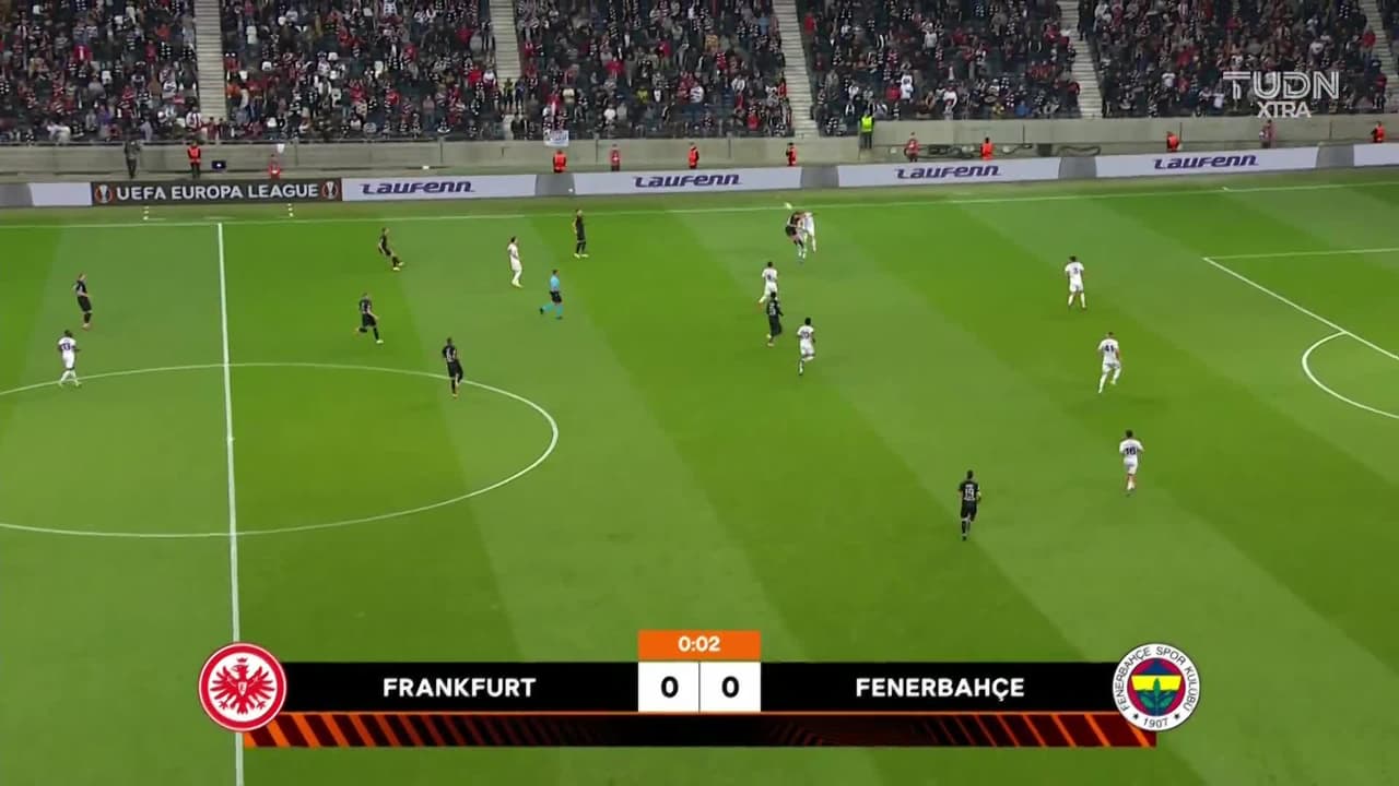 Arranca el partido y la pelota está en juego.