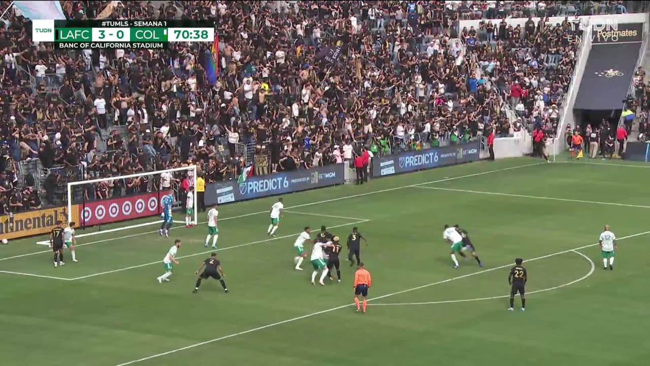 ¡TIRO ATAJADO! disparo por Mamadou Fall.