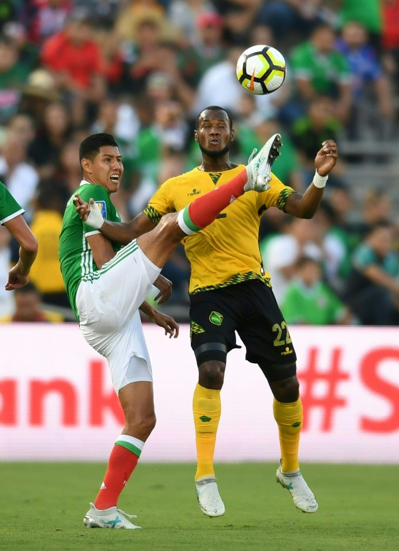 4) HUGO AYALA – El capitán del Tri había tenido un encuentro mediano en la primera hora de partido pero luego se descontroló con los contragolpes, y en uno cometió la falta donde se originó el gol de la derrota. Se va con un 4.